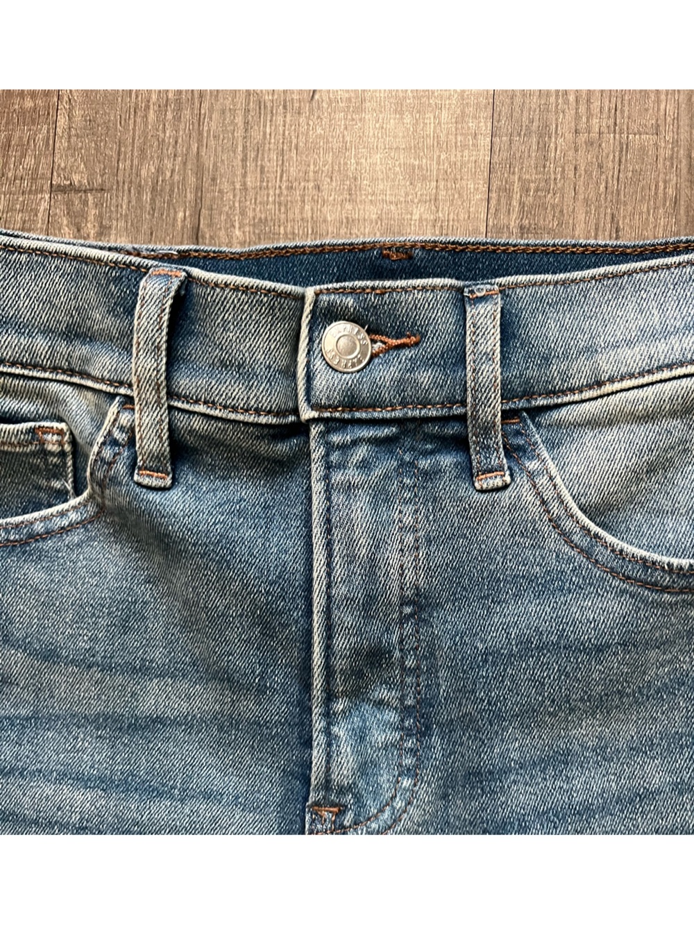 Express Women’s Light Wash Distressed Skinny Jeans - Picture 2 of 3